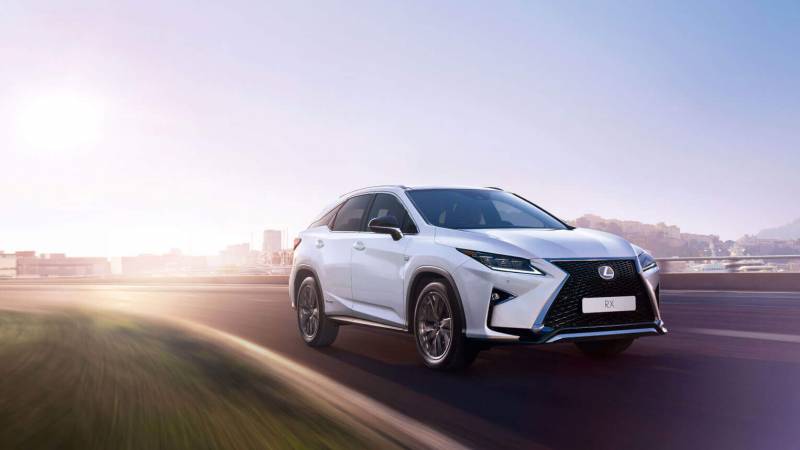 Véhicule hybride de 2018 la Lexus RX 450h Hero, SUV intermédiaire de luxe et écolo
