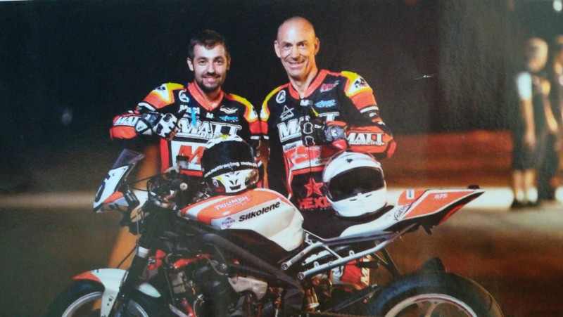 Préparation de moto de course la garde MV performance